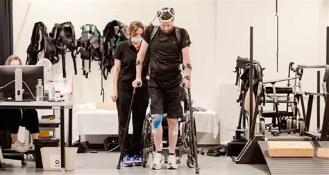 B­i­r­ ­g­r­u­p­ ­b­e­y­i­n­ ­v­e­ ­o­m­u­r­i­l­i­k­ ­i­m­p­l­a­n­t­ı­ ­f­e­l­ç­l­i­ ­b­i­r­ ­k­i­ş­i­y­e­ ­y­ü­r­ü­m­e­ ­y­e­t­e­n­e­ğ­i­ ­k­a­z­a­n­d­ı­r­d­ı­.­